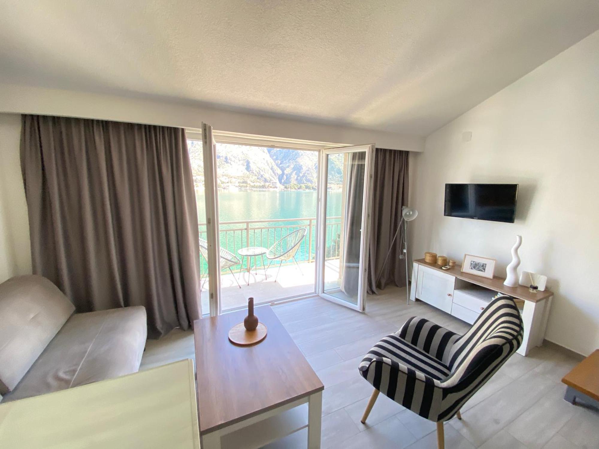 House 44 Seafront Apartments Kotor Exterior photo