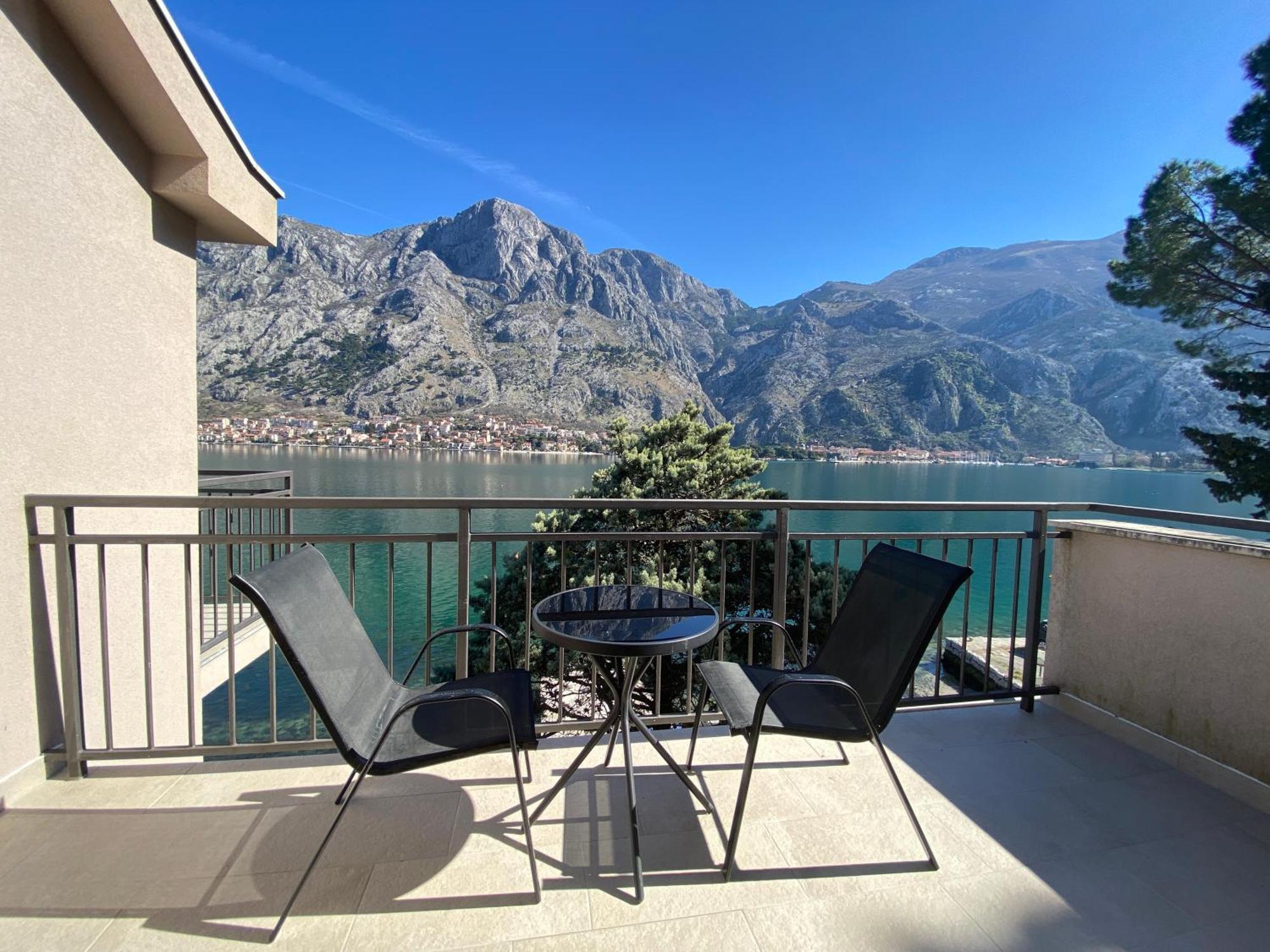 House 44 Seafront Apartments Kotor Exterior photo
