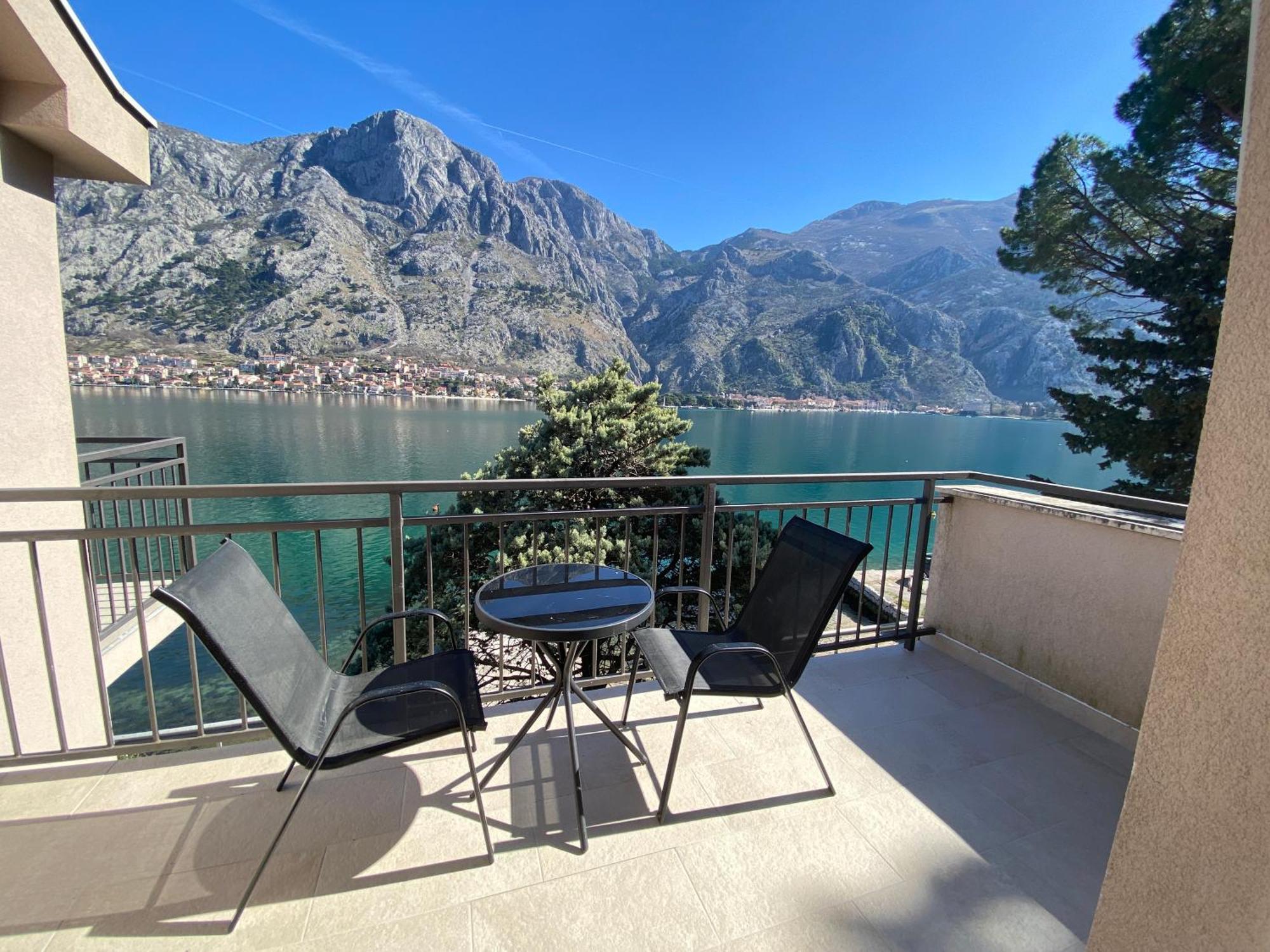 House 44 Seafront Apartments Kotor Exterior photo